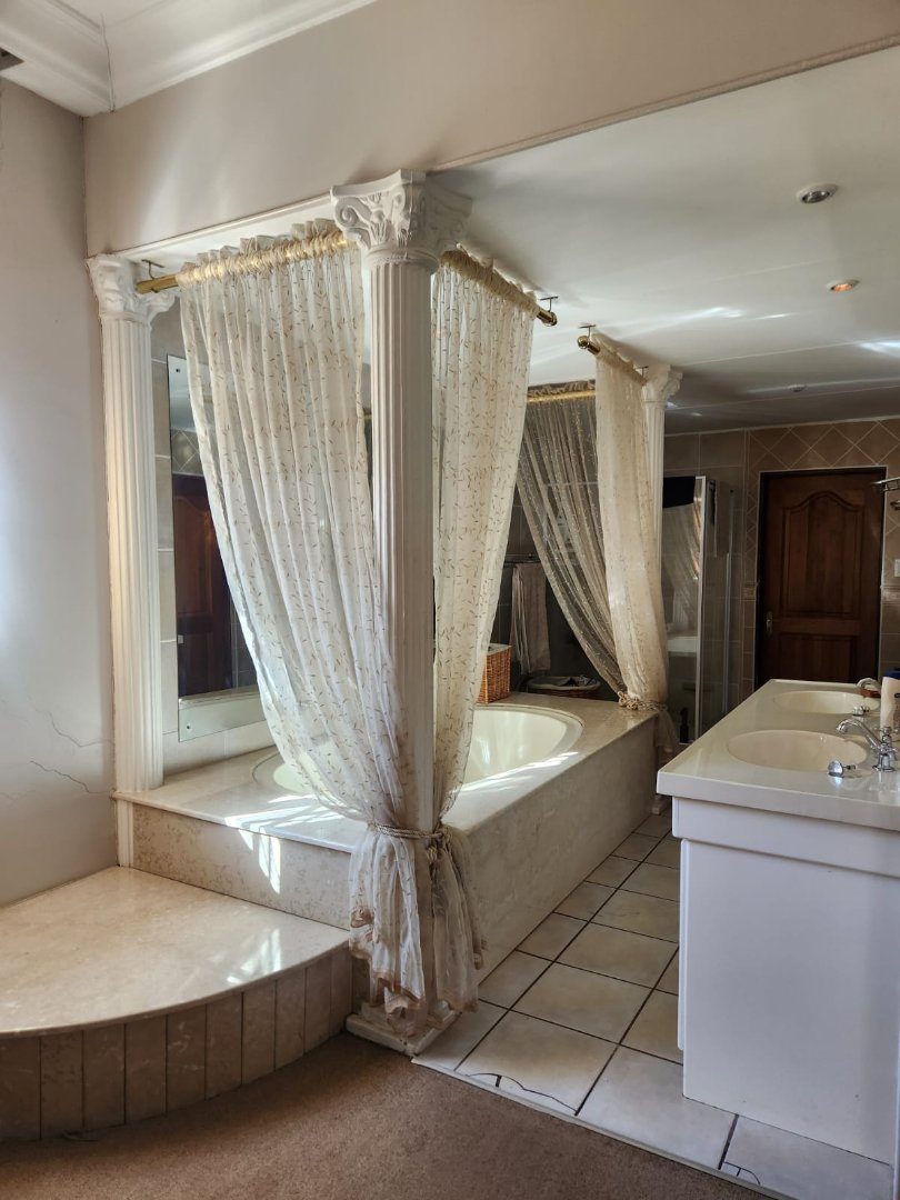 4 Bedroom Property for Sale in Wilkoppies North West